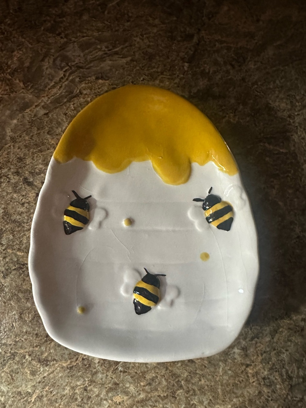 Honeybee Kitchen Bundle New with Spoon Holder & Rest/Cutting Board/Mitts/Holders - Picture 5 of 8